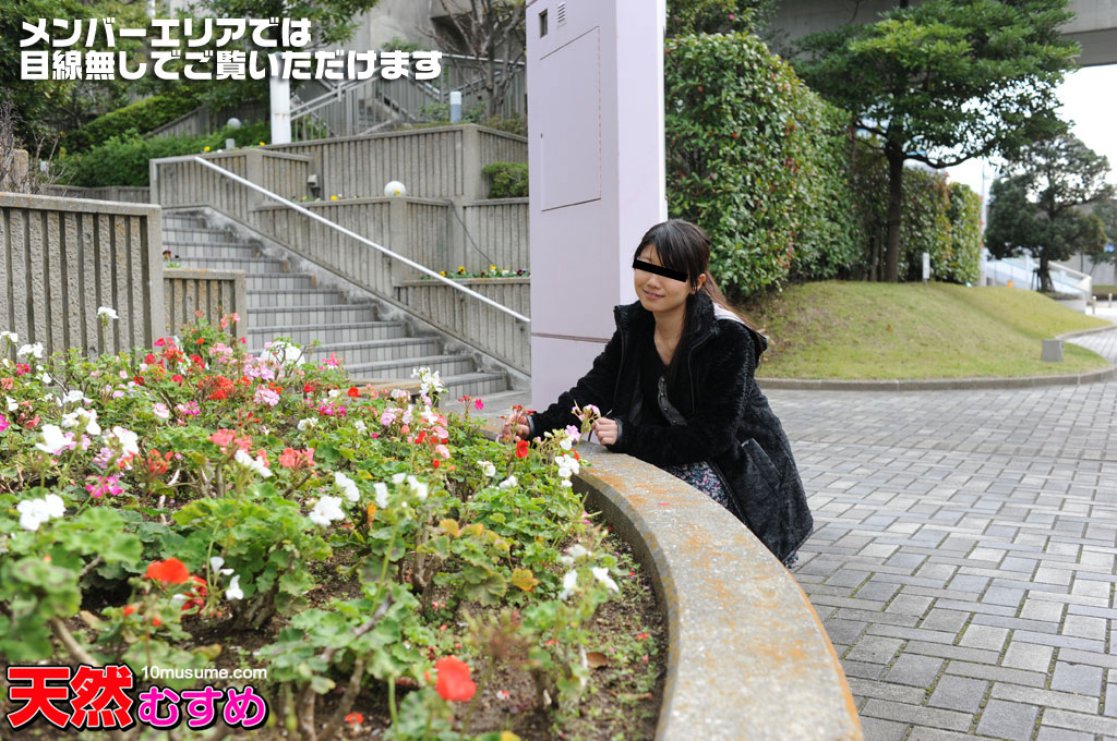  素人むすめの初めての露出　～人目もはばからず感じちゃった～